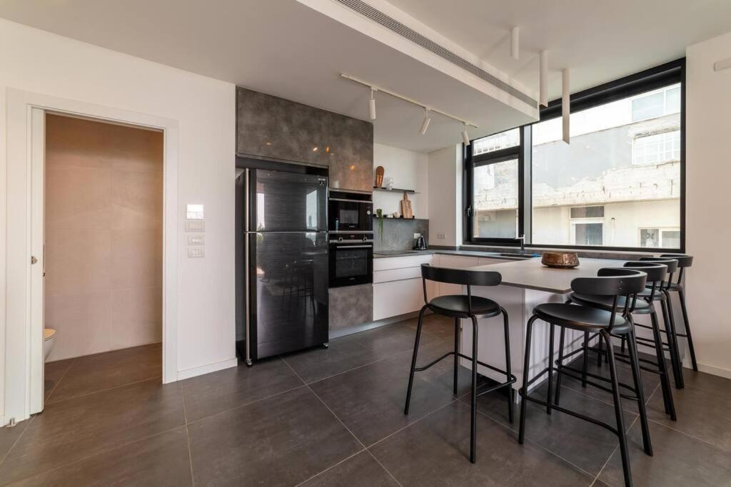 Amazing Penthouse On Gordon Beach 8 Guests تل أبيب المظهر الخارجي الصورة