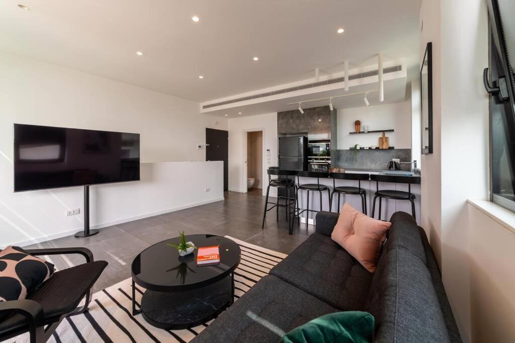 Amazing Penthouse On Gordon Beach 8 Guests تل أبيب المظهر الخارجي الصورة